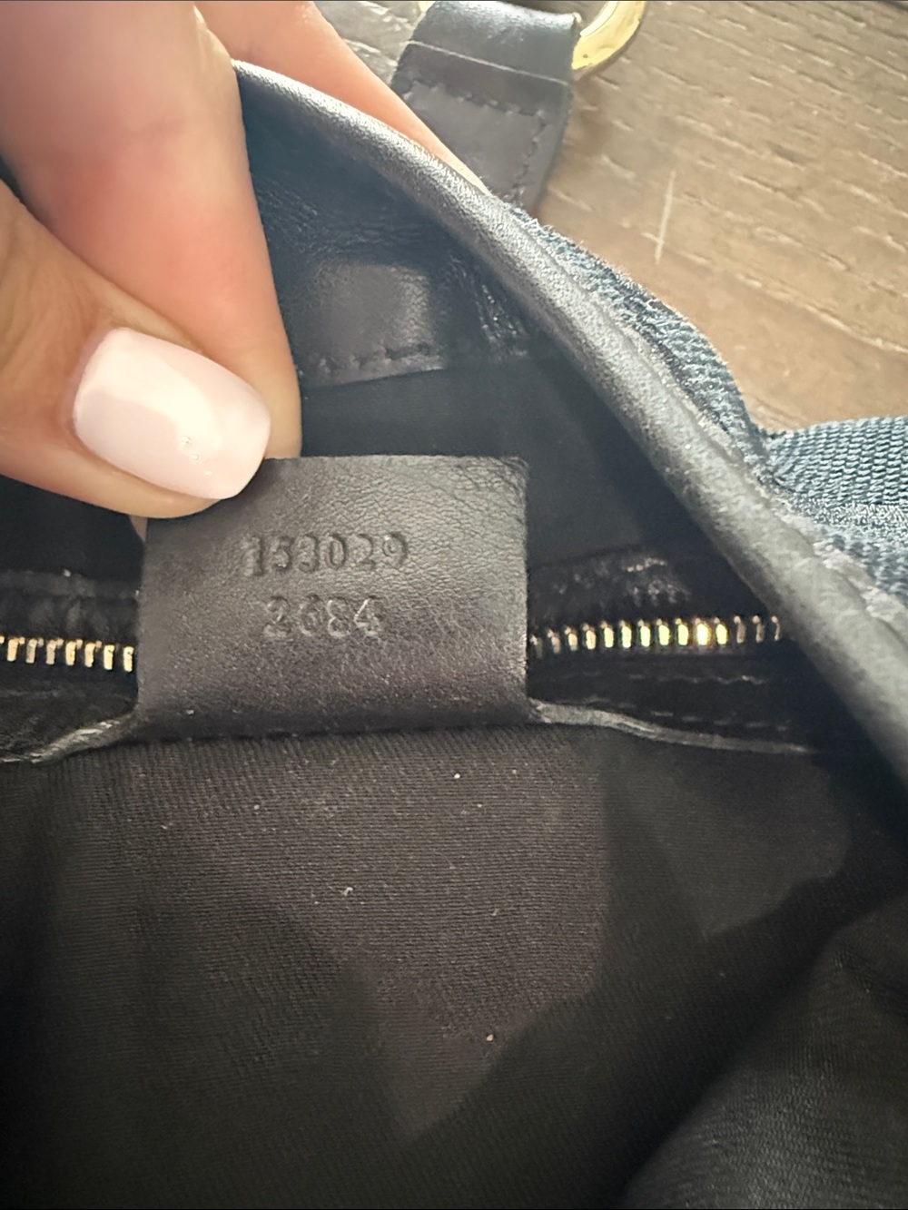 Vintage Gucci Black Leather Strap with Gold Logo - Picture 6 of 7
